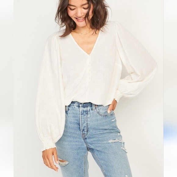 ⭐️40% Off⭐️ Old Navy Clip-Dot Blouse - Picture 2 of 13